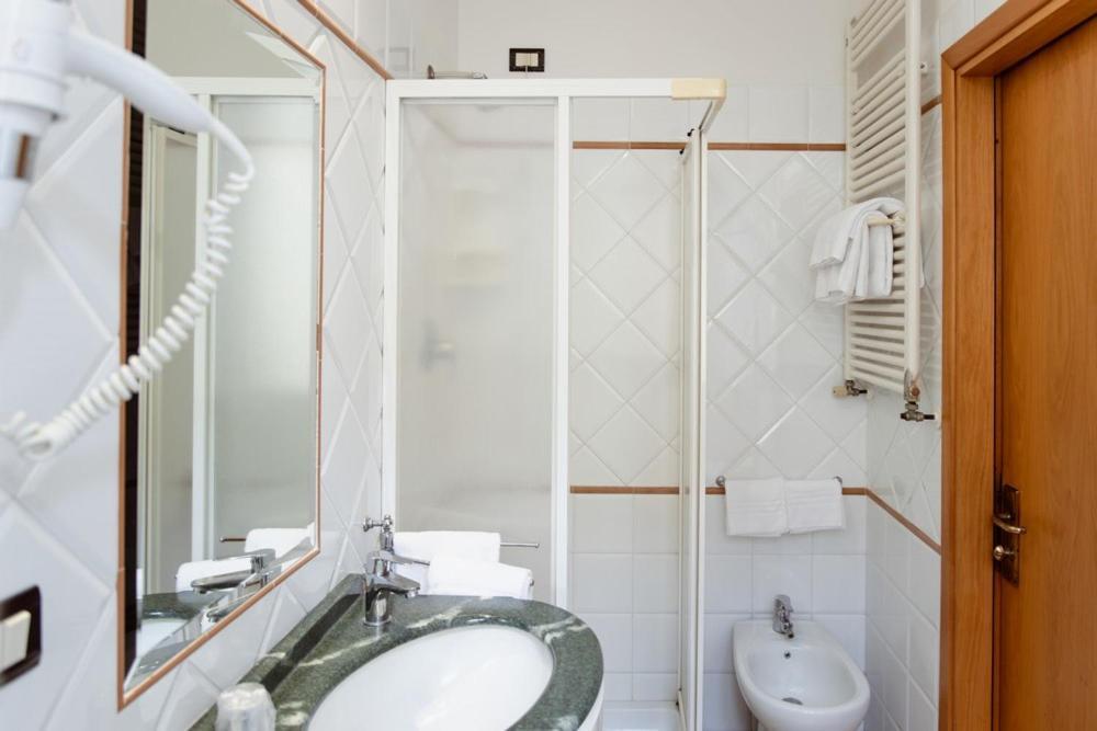 Hotel Rossi Манчиано Экстерьер фото