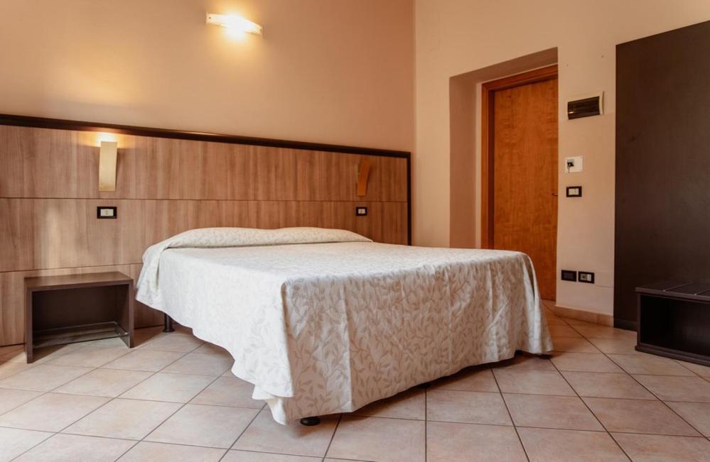 Hotel Rossi Манчиано Экстерьер фото