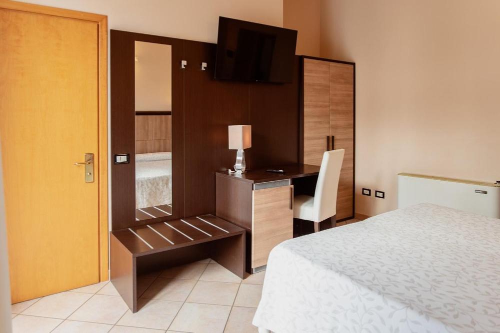 Hotel Rossi Манчиано Экстерьер фото