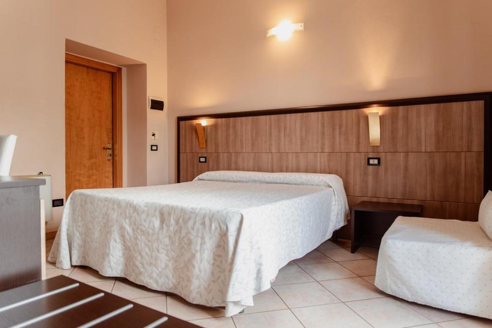 Hotel Rossi Манчиано Экстерьер фото