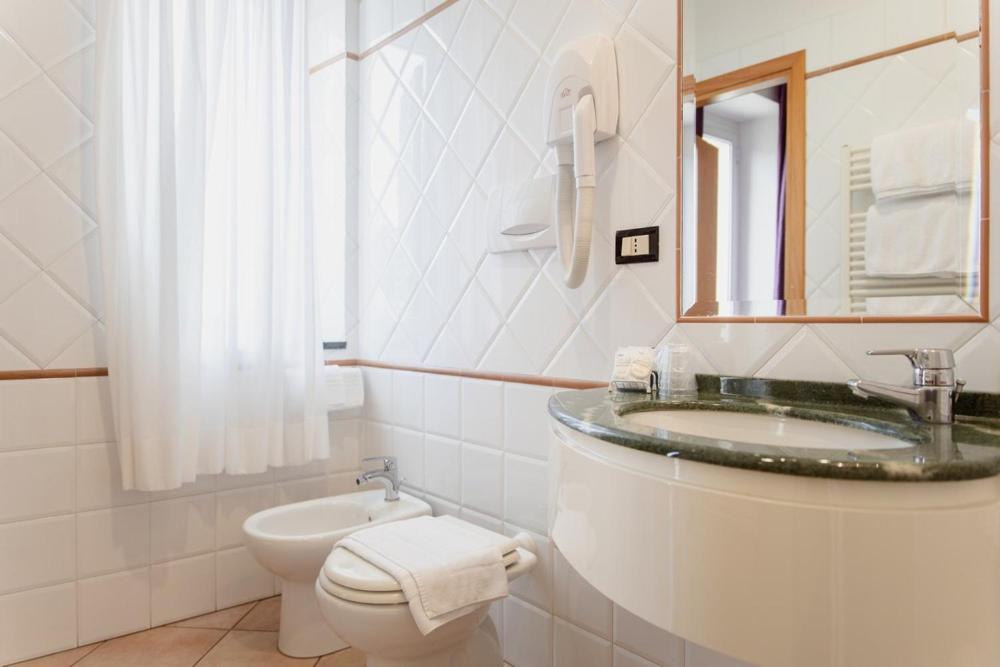 Hotel Rossi Манчиано Экстерьер фото