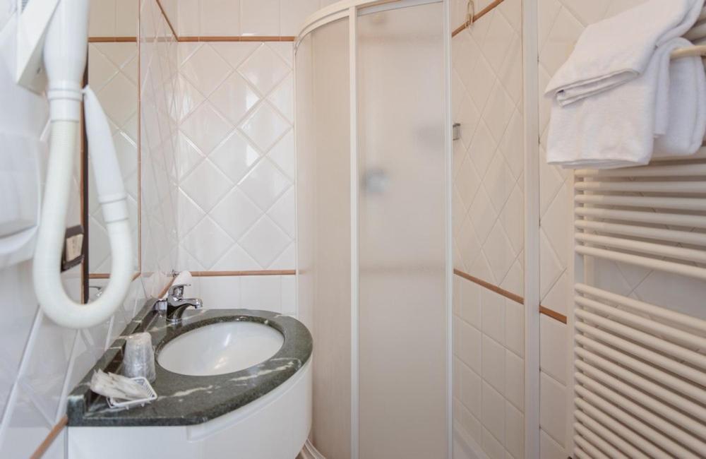 Hotel Rossi Манчиано Экстерьер фото