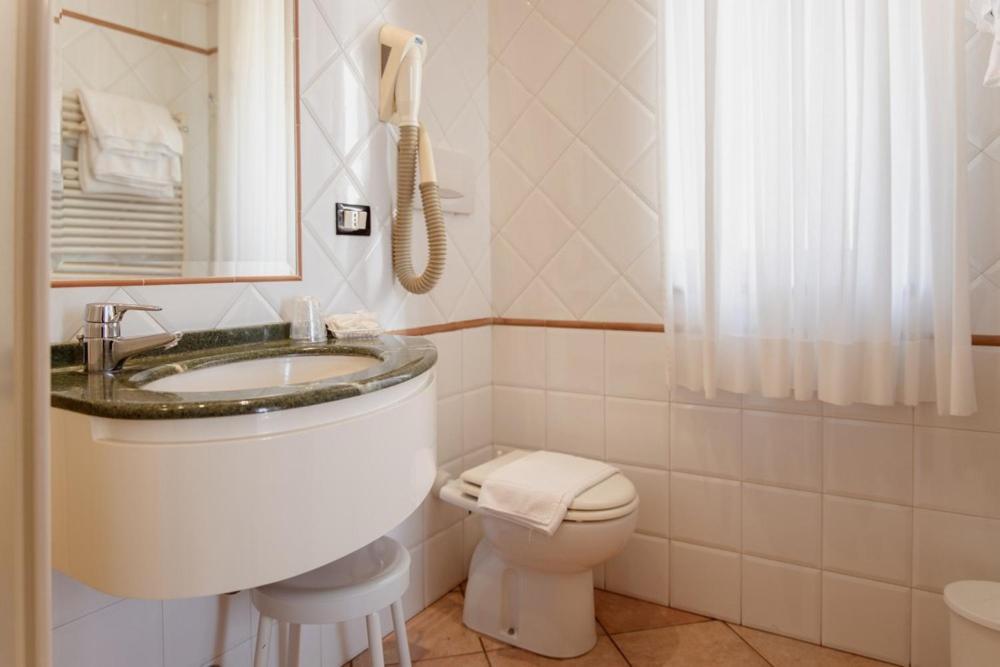 Hotel Rossi Манчиано Экстерьер фото