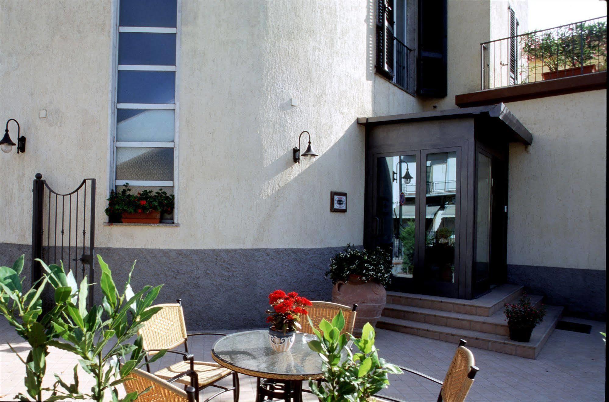 Hotel Rossi Манчиано Экстерьер фото
